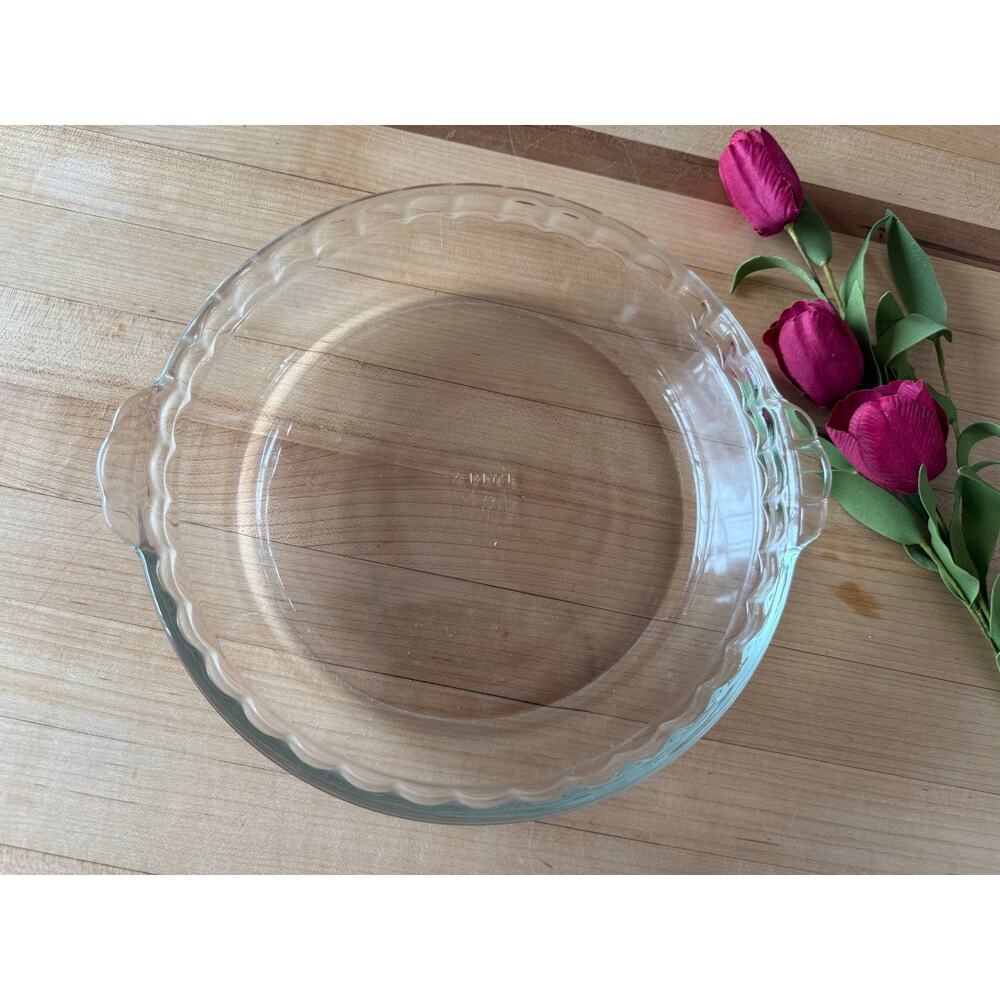 Vintage Pyrex Scalloped Edge Pie Plate No 229 USA 70s